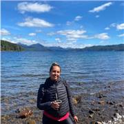 Profesora de Educación Física, entrenadora personal, instructora de pilates reformer, Licenciada en Kinesiología y Fisioterapia